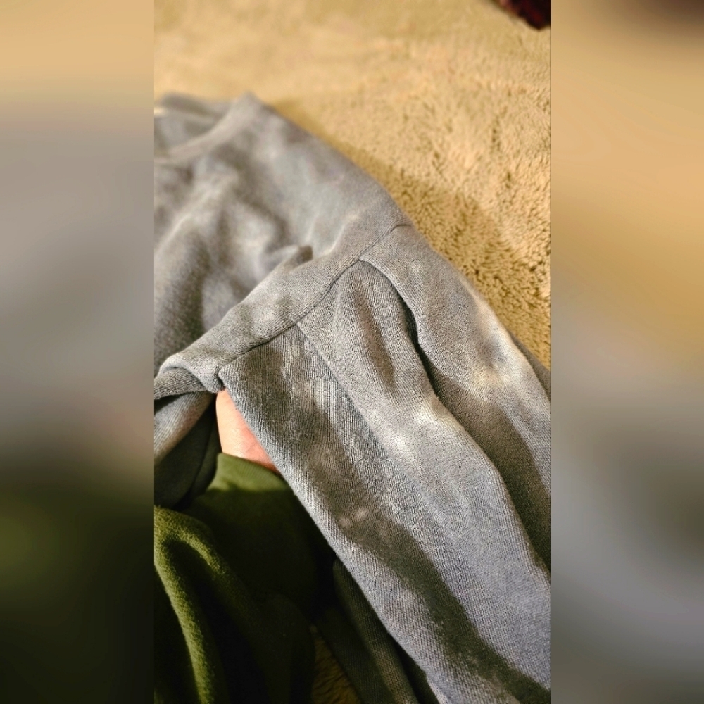 AE Cropped Womens (S) Sweatshirt - Picture 4 of 6
